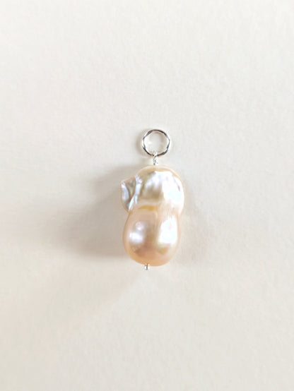 Pearl Pendant - Livia