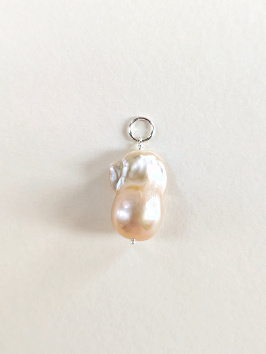 Pearl Pendant - Livia