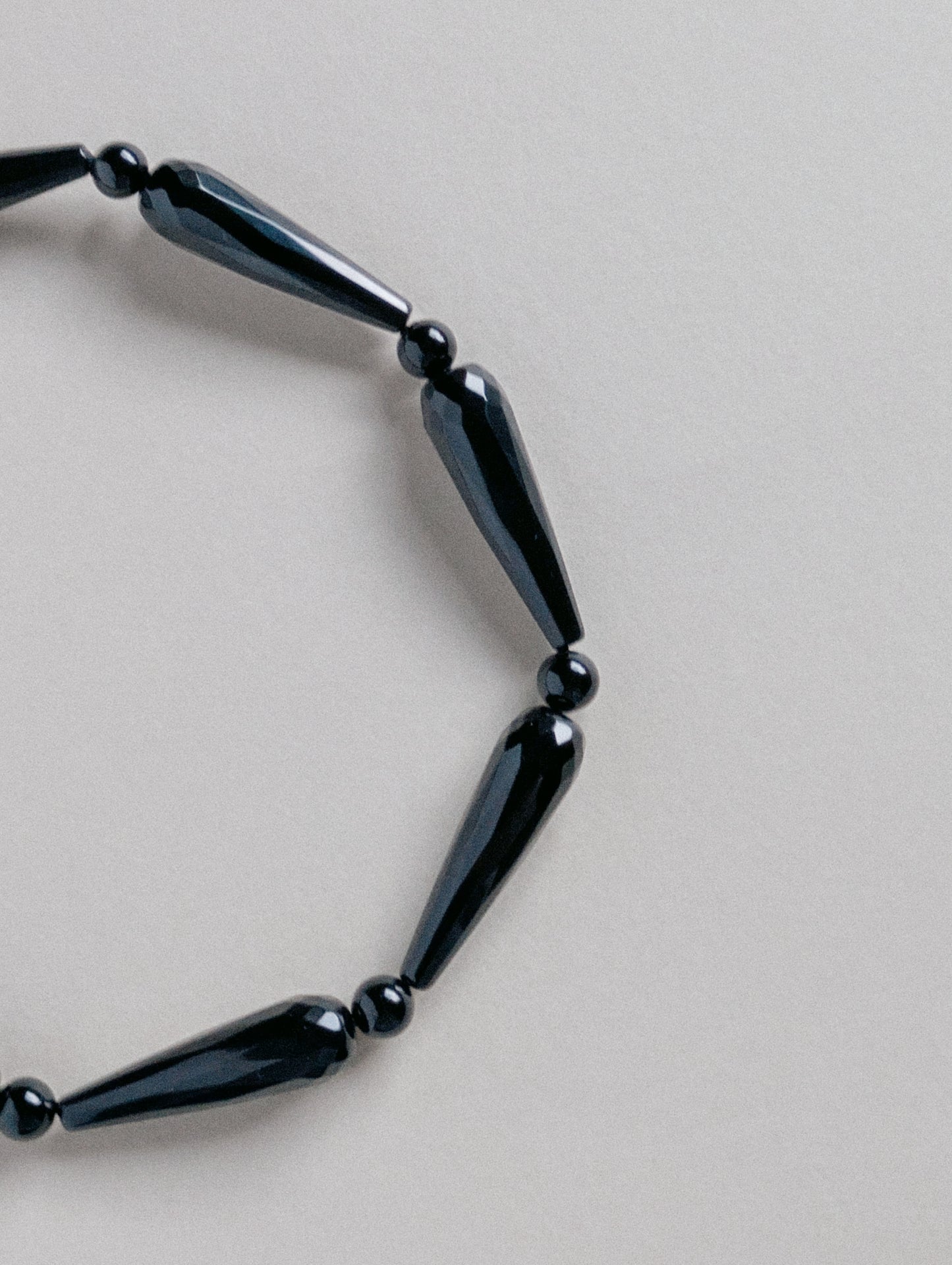 Onyx necklace Drama detail to show the stones