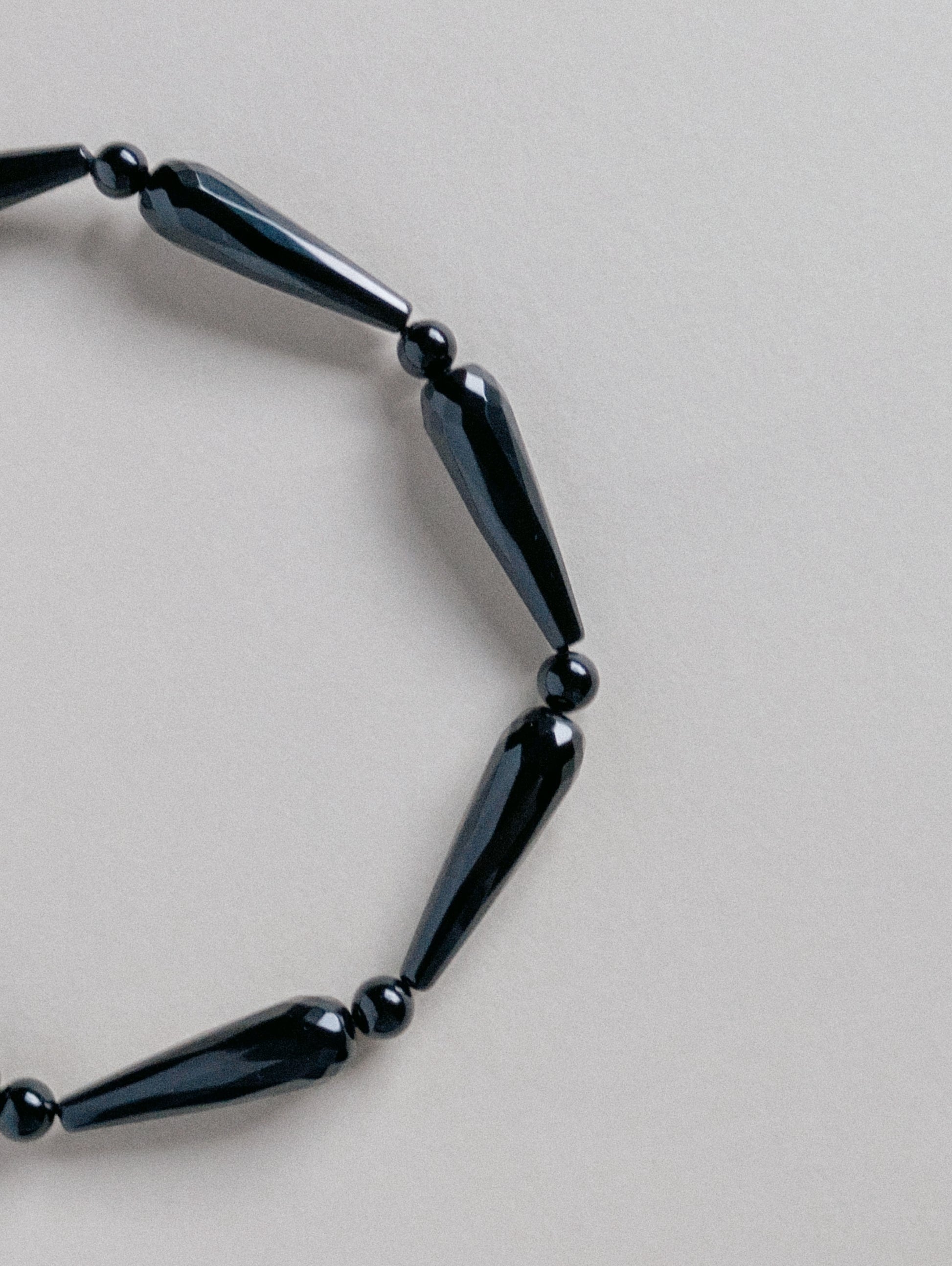 Onyx necklace Drama detail to show the stones