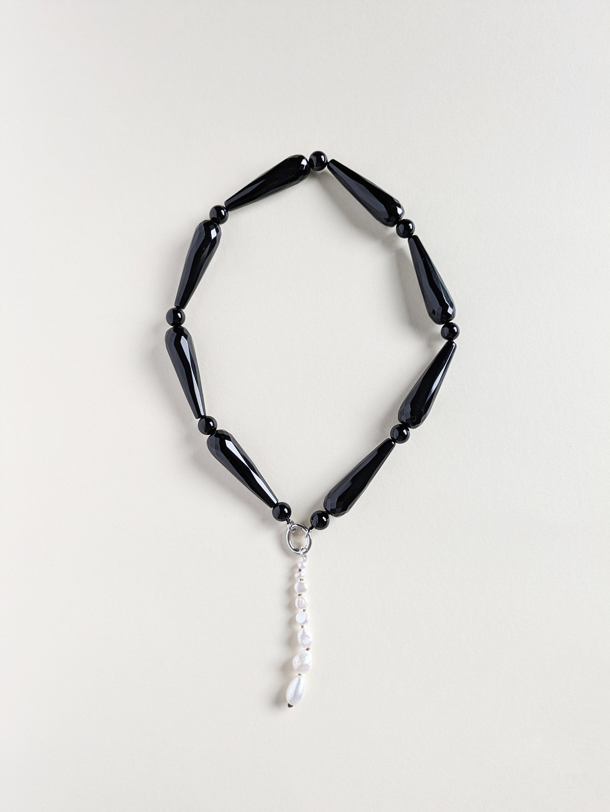 Onyx necklace Drama with a pendant.