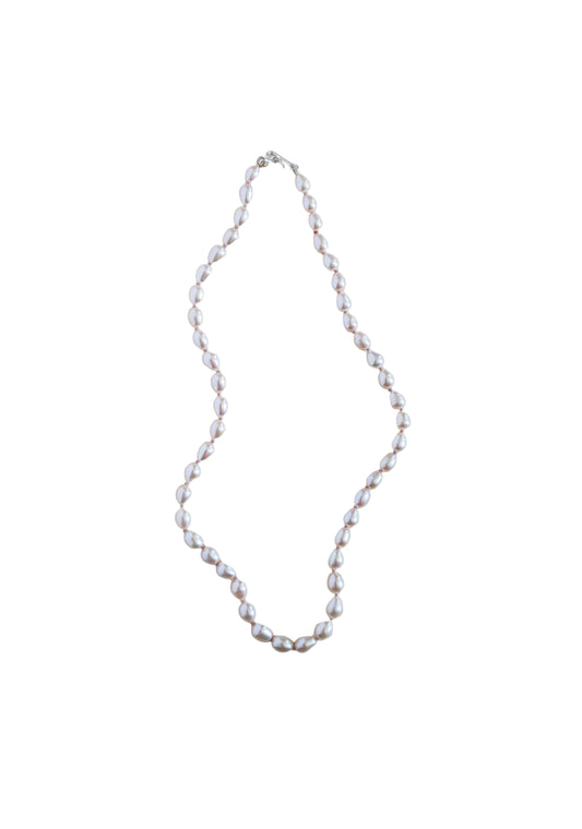 Rosy pearl necklace.