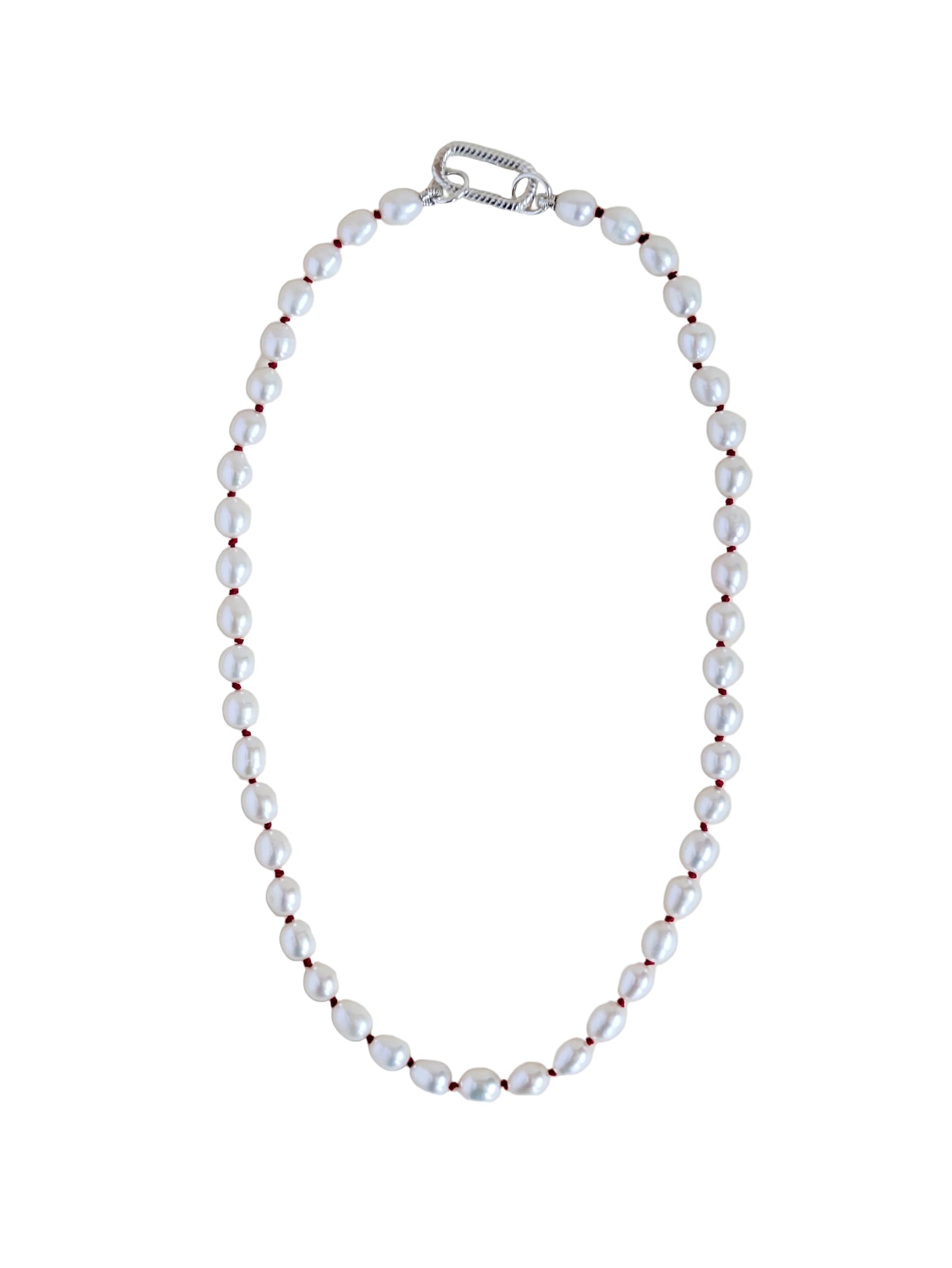 Pearl choker with a silver clasp.