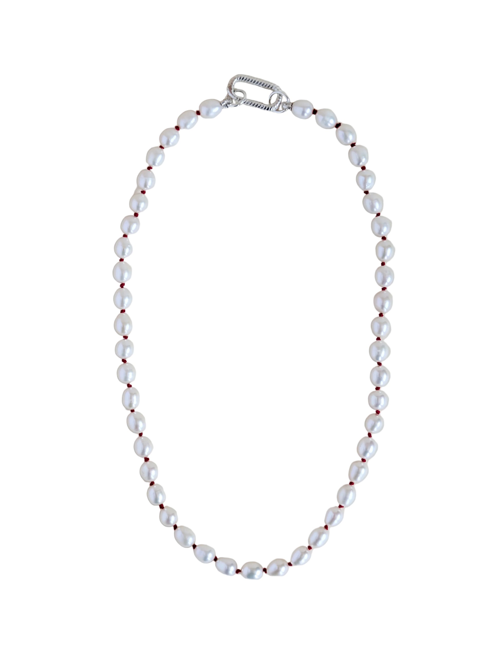 Pearl choker with a silver clasp.