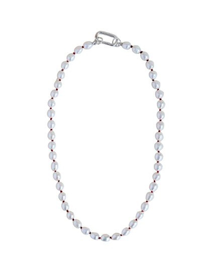 Pearl choker with a silver clasp.